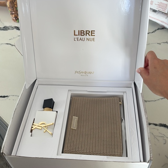 New Yves Saint Laurent Libre L’eau Nue Gift box with pouch - Picture 2 of 12